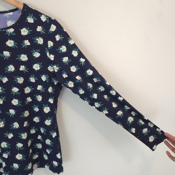 Draper James Land's End Women's Navy Floral Print Rash Guard Swim Top - Picture 4 of 12